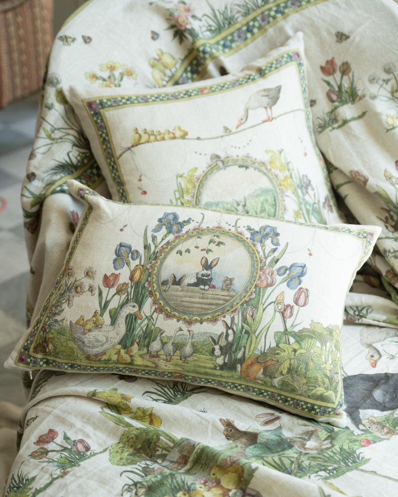 Bunny garden - Cuscino arredo rettangolare