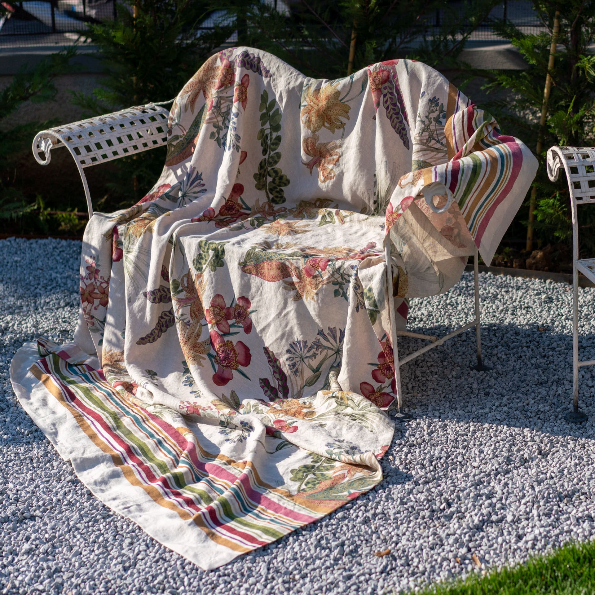 How to cover the sofa with throws | Tessitura Toscana | Tessitura