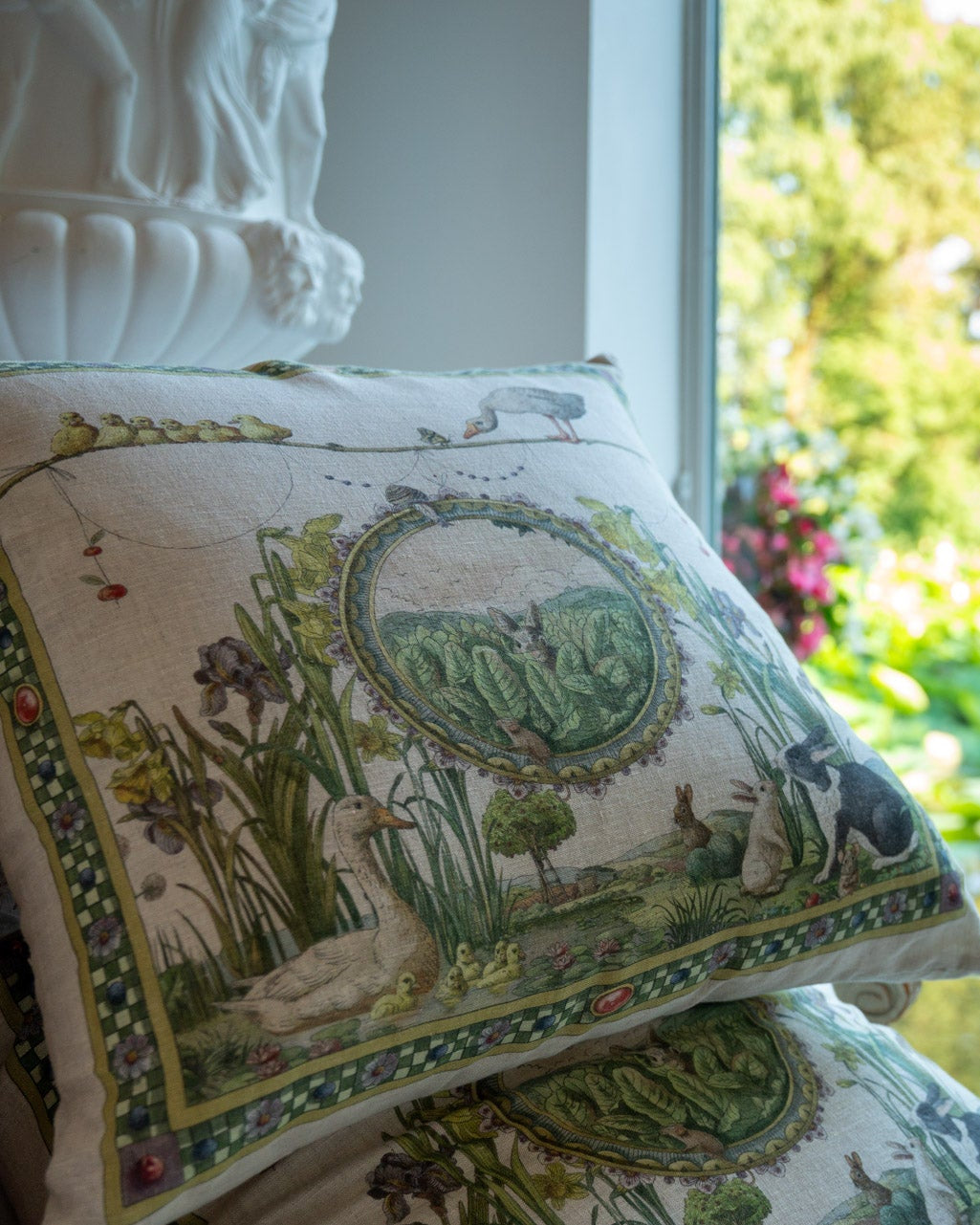 Bunny garden - Cuscino arredo quadrato