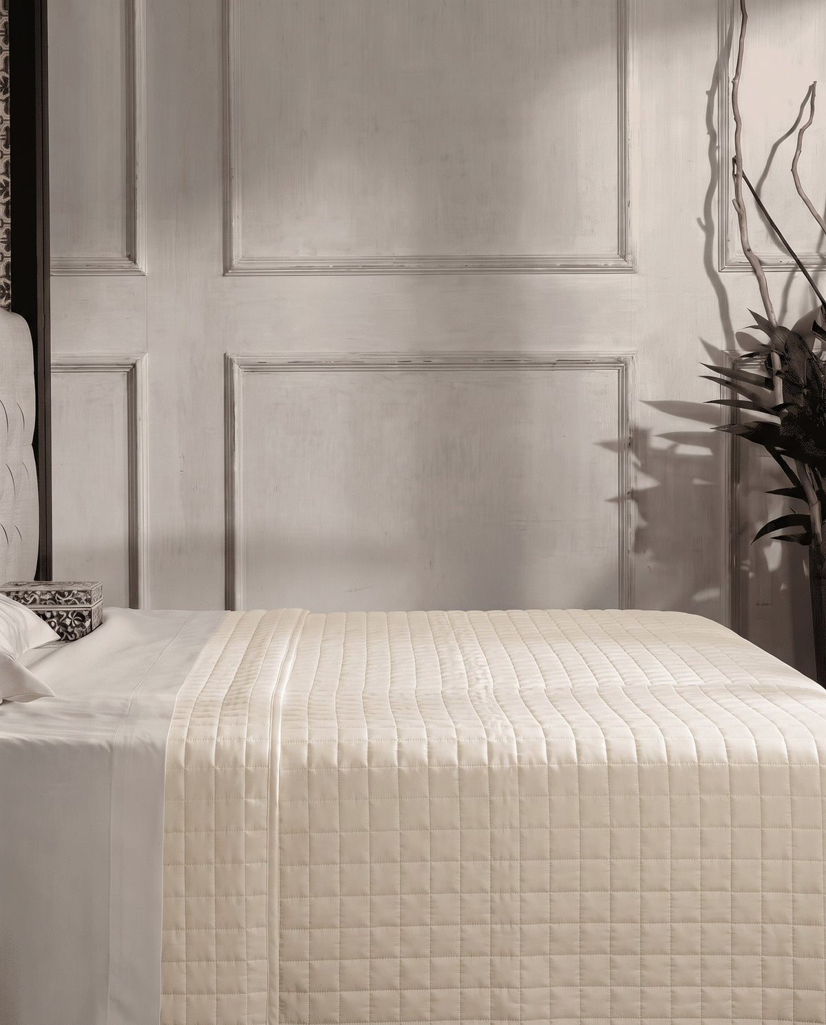 Magnificent ivory Quilted bedspread